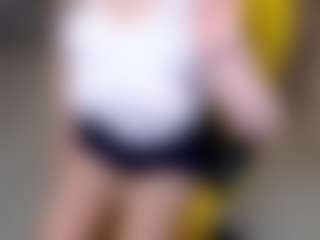 Live cam show with Karoline - Middle Aged on Instabang