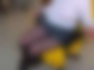 Karoline MILF webcam performer live streaming