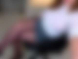 Karoline MILF webcam performer live streaming