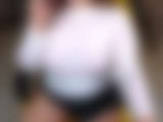 Live cam show with Karoline - Spanks on StripNow