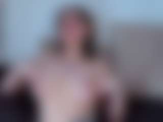 EmelineMooring's Live Sex Cam Show