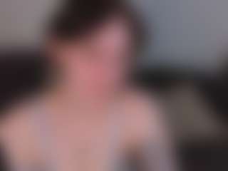 EmelineMooring's Live Sex Cam Show