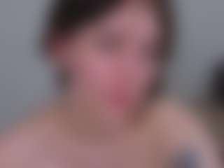 EmelineMooring's Live Sex Cam Show