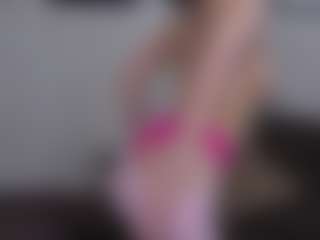 EmelineMooring's Live Sex Cam Show