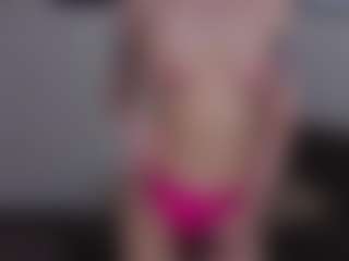EmelineMooring's Live Sex Cam Show