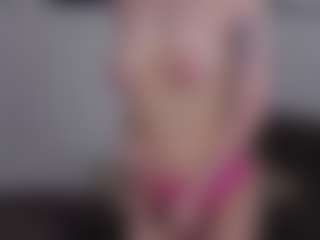 EmelineMooring's Live Sex Cam Show