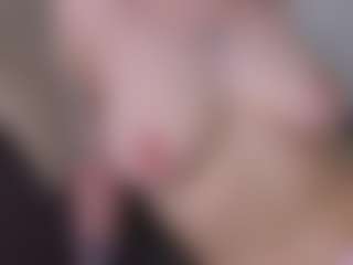 EmelineMooring's Live Sex Cam Show
