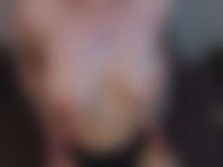 EmelineMooring's Live Sex Cam Show