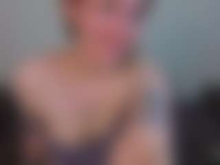 EmelineMooring's Live Sex Cam Show