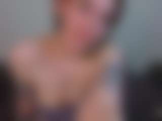 EmelineMooring's Live Sex Cam Show