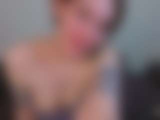 EmelineMooring's Live Sex Cam Show