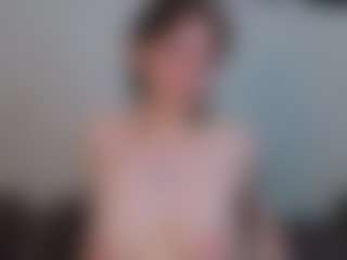 EmelineMooring's Live Sex Cam Show