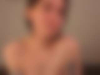 Live cam show with EmelineMooring - Smoking on Uber Horny