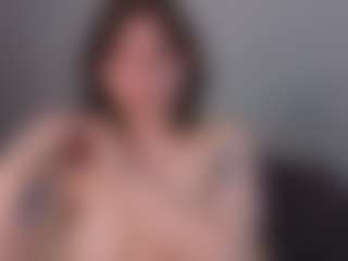EmelineMooring's Live Sex Cam Show