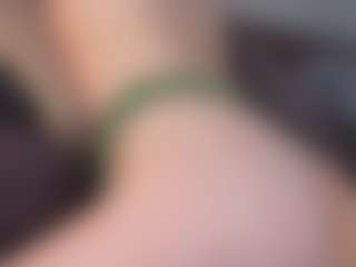 EmelineMooring's Live Sex Cam Show