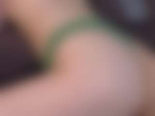 EmelineMooring's Live Sex Cam Show
