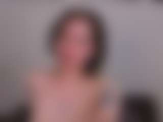 EmelineMooring's Live Sex Cam Show