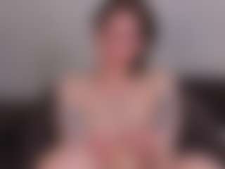 EmelineMooring's Live Sex Cam Show