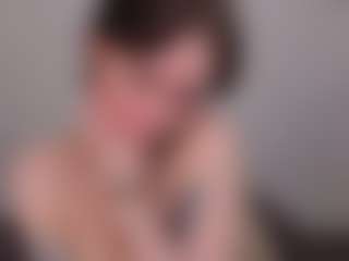 Live cam show with EmelineMooring - Ass Bouncing on Fit Hotties