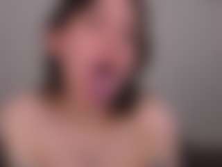 Live cam show with EmelineMooring - Smoking on Camming Site