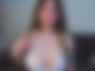 EmelineMooring's Live Sex Cam Show