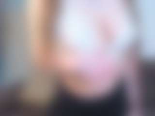 EmelineMooring's Live Sex Cam Show