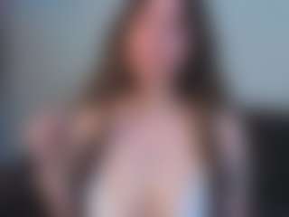 EmelineMooring's Live Sex Cam Show