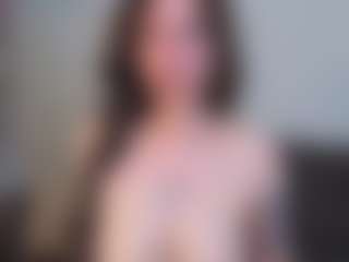 EmelineMooring's Live Sex Cam Show