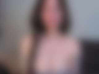 EmelineMooring's Live Sex Cam Show