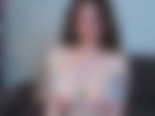 Live cam show with EmelineMooring - Smoking on Camming Site