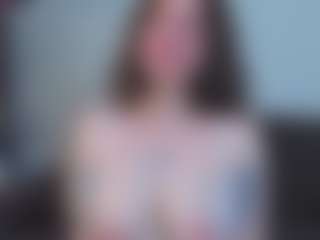 Live cam show with EmelineMooring - Petite on crypto-cams