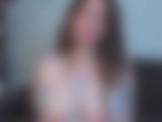 EmelineMooring's Live Sex Cam Show