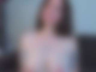 EmelineMooring's Live Sex Cam Show