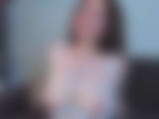 EmelineMooring's Live Sex Cam Show