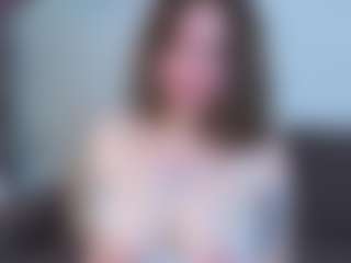 EmelineMooring's Live Sex Cam Show