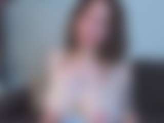 EmelineMooring's Live Sex Cam Show