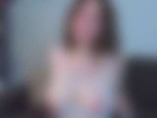 EmelineMooring's Live Sex Cam Show