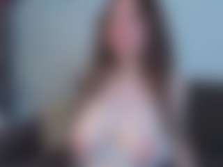 EmelineMooring's Live Sex Cam Show
