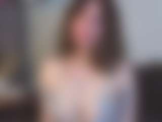 EmelineMooring's Live Sex Cam Show
