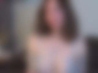 EmelineMooring's Live Sex Cam Show