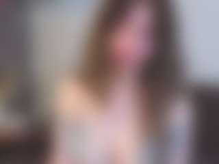 EmelineMooring's Live Sex Cam Show