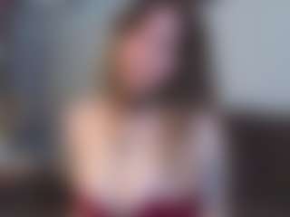 EmelineMooring's Live Sex Cam Show