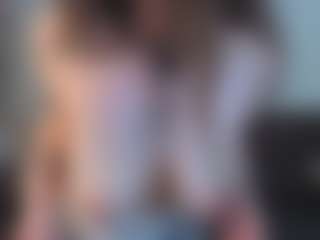 EmelineMooring's Live Sex Cam Show