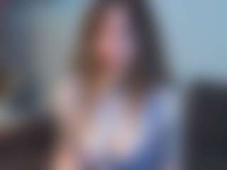 EmelineMooring's Live Sex Cam Show