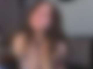 EmelineMooring's Live Sex Cam Show