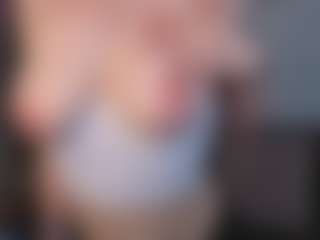 EmelineMooring's Live Sex Cam Show