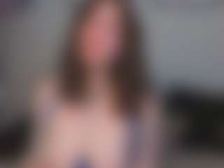EmelineMooring's Live Sex Cam Show