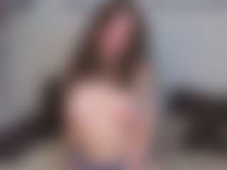 EmelineMooring's Live Sex Cam Show