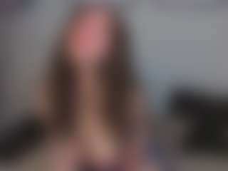 EmelineMooring's Live Sex Cam Show