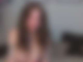 EmelineMooring's Live Sex Cam Show